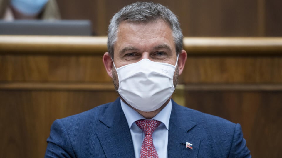 Na snímke podpredseda Národnej rady (NR) SR Peter Pellegrini (SMER-SD) počas hlasovania na 6. rokovaní NR SR o programovom vyhlásení vlády v Bratislave 22. apríla 2020. FOTO TASR -Jaroslav Novák