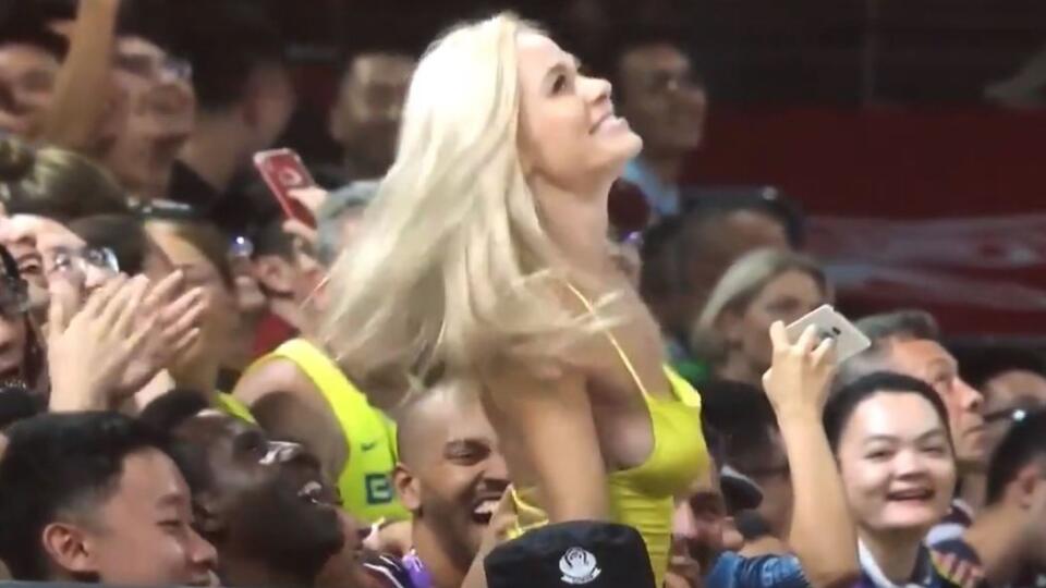 Majstrovstvá sveta v basketbale sa nenesú len v znamení súbojov na palubovke a nádherných košov, ale aj sexi fanúšičiek na tribúne.