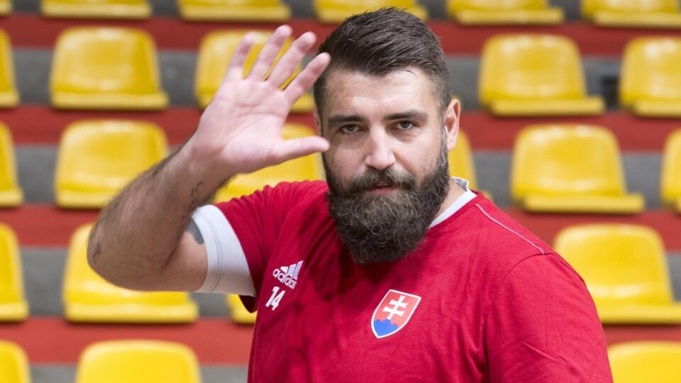 Andrej Petro.
