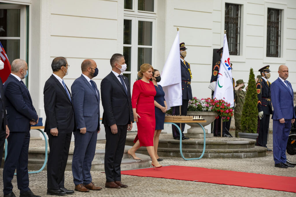 Slovenskí oympionici skladajú prisahu do rúk prezidentky Zuzany Čaputovej pred odletom do Tokia.