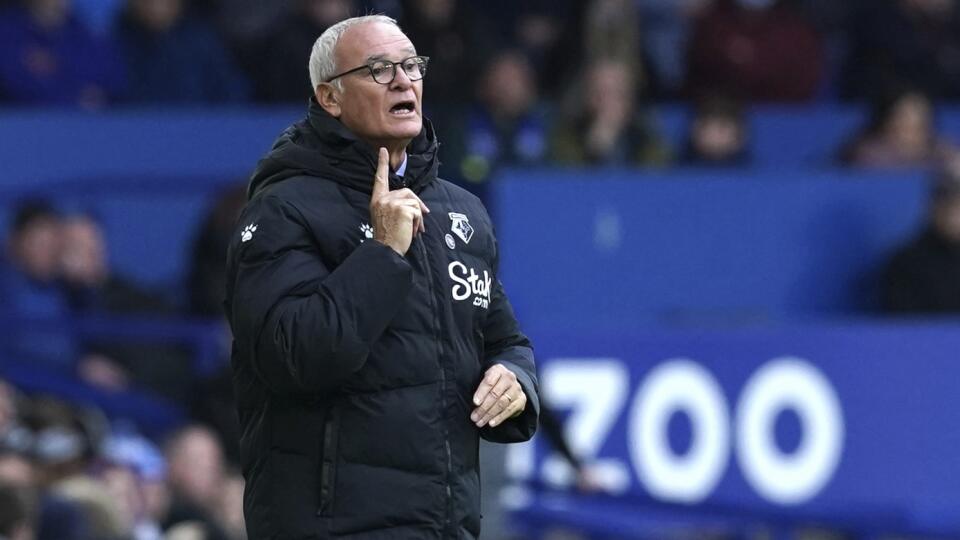 WA 55 Liverpool - Tréner Watfordu Claudio Ranieri gestikuluje v dueli 9. kola anglickej Premier League FC Everton - FC Watford v Liverpoole v sobotu 23. októbra 2021. FOTO TASR/AP
Watford manager Claudio Ranieri gestures on the touchline during the English Premier League soccer match between Everton and Watford at Goodison Park, Liverpool, England, Saturday, Oct. 23, 2021. (Martin Rickett/PA via AP)