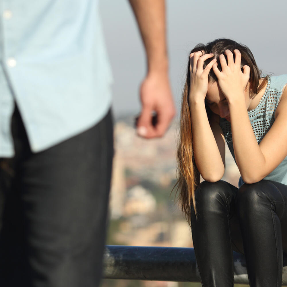Keď som sa s ním náhodou stretla a zvládla som to bez akýchkoľvek výkyvov emócií – „Pamätám si, že keď sme sa stretli tesne po rozchode, rozplakala som sa rovno pred ním. Čo čert nechcel, o týždeň sme sa stretli zase. Už som neplakala, ale vykričala som sa na neho, prečo mi to urobil. Až sa za nami otáčali ľudia. Vedela, som, že rozchod nemám stále spracovaný, a preto mi každé stretnutie s ním jatrilo rany. Zlom nastal vtedy, keď sme sa náhodne stretli v nákupnom centre a s pokojom v hlase i v m