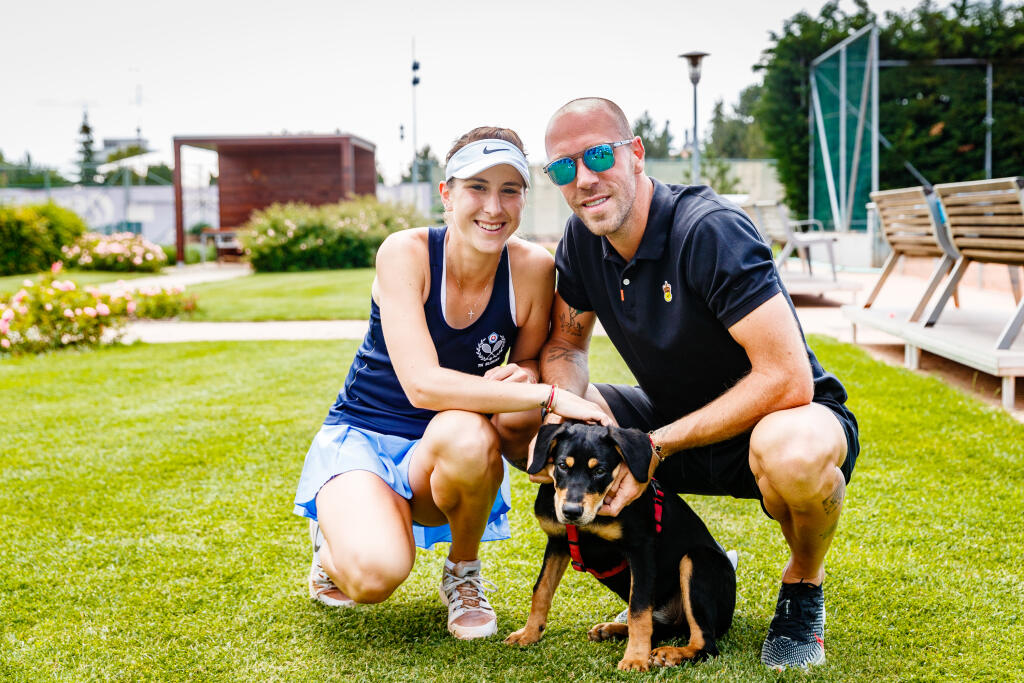 Na snímke Belinda Benčič s priateľom Martinom Hromkovičom počas finálového zápasu tenisovej Extraligy žien 2020 medzi TC EMPIRE Trnava a TK Slovan Bratislava.