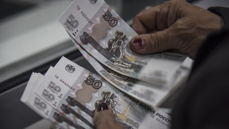 Penzista počíta ruble
