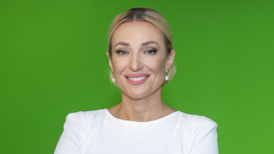 Радикальная смена имиджа ведущей RTVS: на новых ФОТО ее не узнать! Она выглядит как...