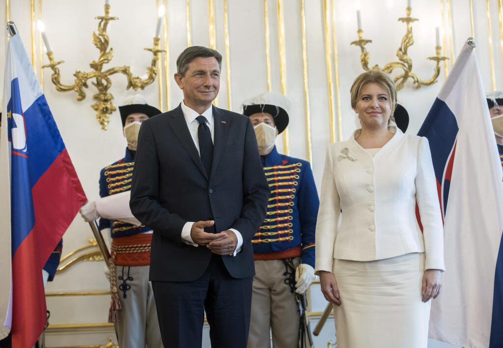 Na snímke slovenská prezidentka Zuzana Čaputová a slovinský prezident Borut Pahor počas stretnutia v Prezidentskom paláci 22. júla 2020 v Bratislave. FOTO TASR - Martin Baumann