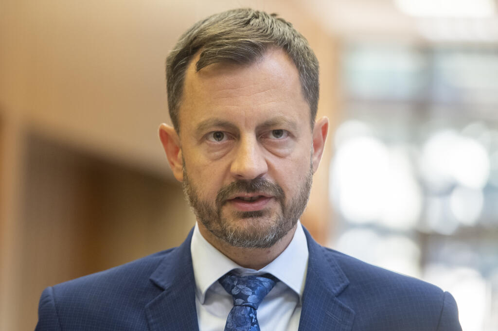 Na snímke predseda vlády Eduard Heger (OĽaNO) počas tlačovej konferencie po 99. rokovaní 2. septembra 2022 v Bratislave. FOTO TASR - Martin Baumann