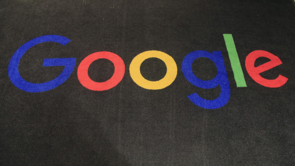 WA 24 archív Paríž - Na archívnej snímke z 18. novembra 2019 je logo amerického internetového gigantu Googlu v Paríži. Francúzsky protimonopolný úrad uložil Google pokutu vo výške 150 miliónov eur za