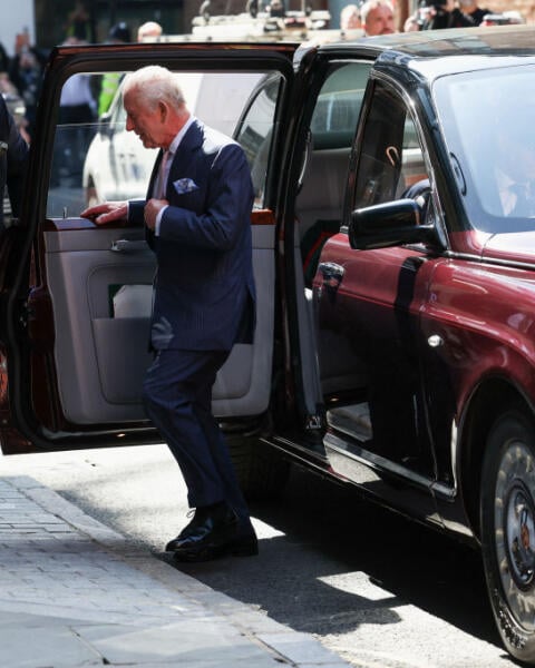 Kráľ Karol prvýkrát na pracovnej ceste od priznania rakoviny: Neuveríte, ako vyzeral! FOTO