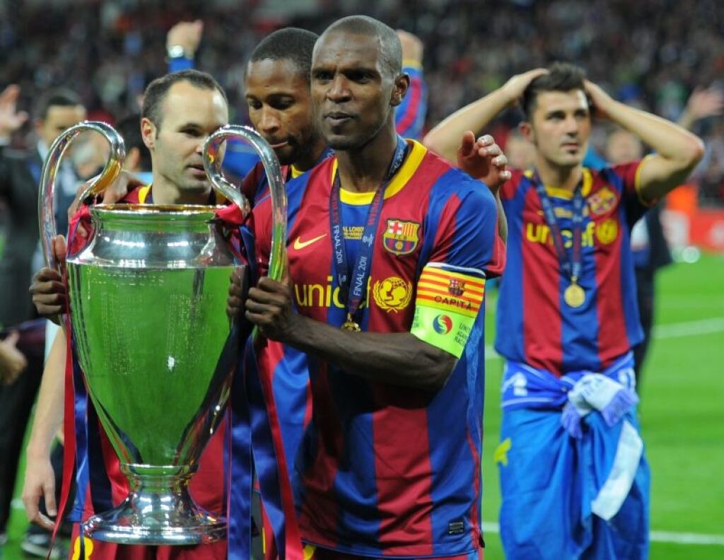 Eric Abidal sa podľa všetkého zaplietol s francúzskou futbalistkou a jeho manželka mu na to prišla.