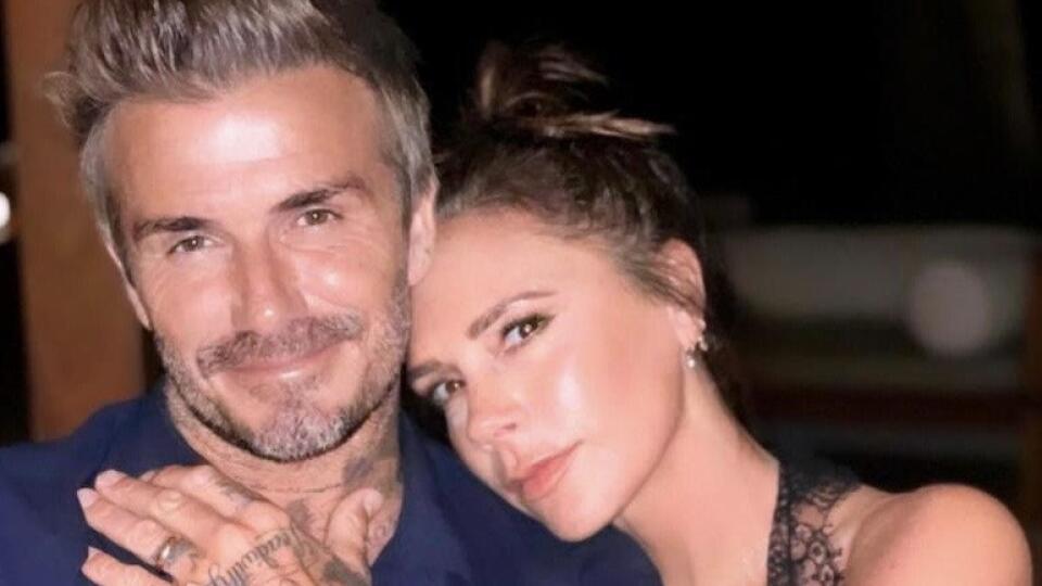 Jeden z najstabilnejších manželských párov Hollywoodu Victoria (47) a David (46) Beckhamovci vypustili z rodinného hniezda najstaršieho syna Brooklyna (22).