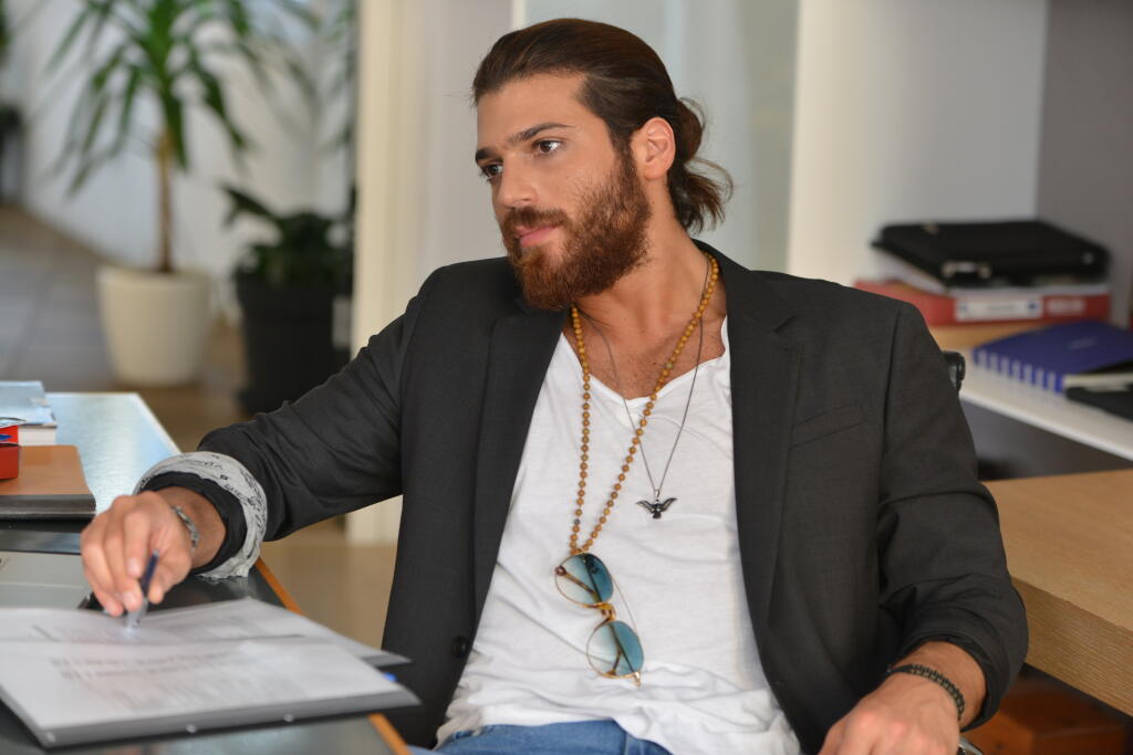Can Yaman zo seriálu S hlavou v oblakoch