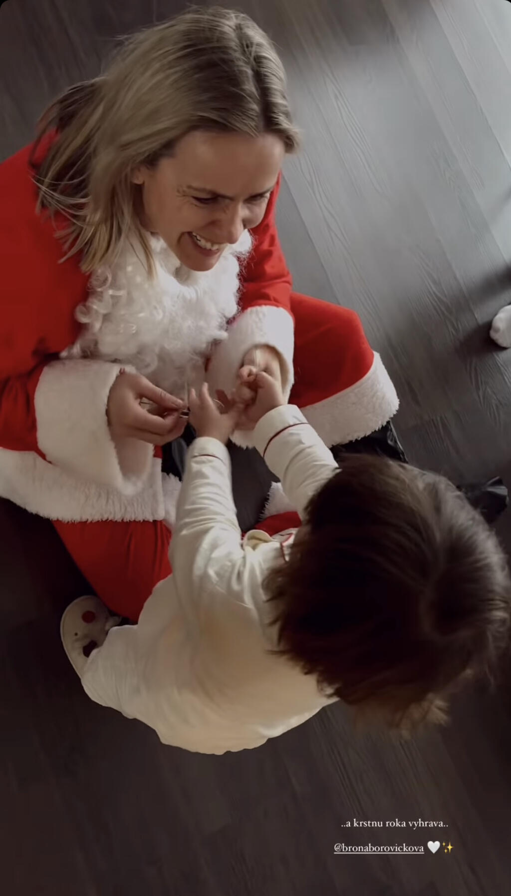Po chvíli zistil, že Mikulášom je jeho krstná Barbora Borovičková.
