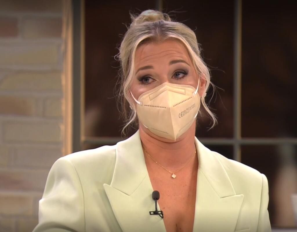 Cibulková sa v relácii predviedla vo svetlozelenom saku.