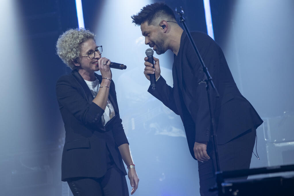 TRIBUTE TO MIRO ŽBIRKA 70 - pocta hudobnej legende k jeho nedožitému jubileu. Martha a Adam Ďurica si na koncerte zaspievali tiež.