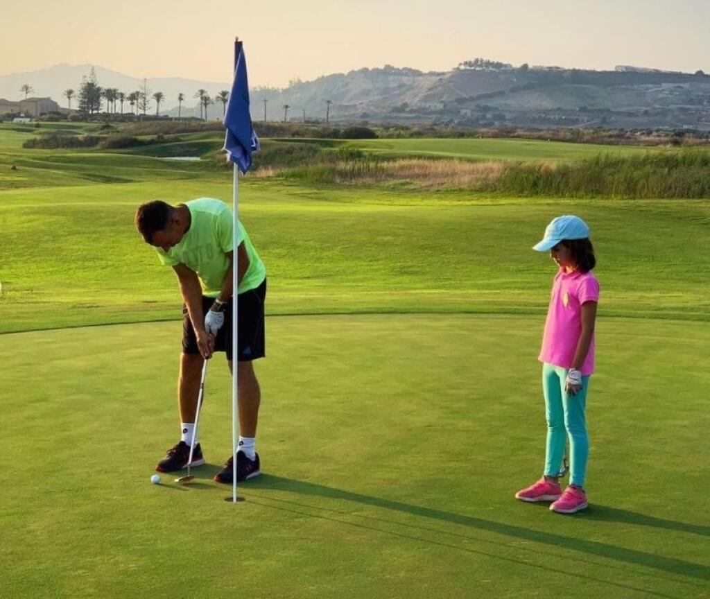 Malá Ella sa rovnako ako jej slávny otec venovala v minulosti tenisu, no všetko nasvedčuje tomu, že svoju budúcnosť spája už len s golfom. „Tenis ju prestal baviť, lebo sa pri ňom musí veľa behať. Zhruba pred poldruha rokom sa rozhodla výlučne pre golf a zatiaľ jej ide vynikajúco,