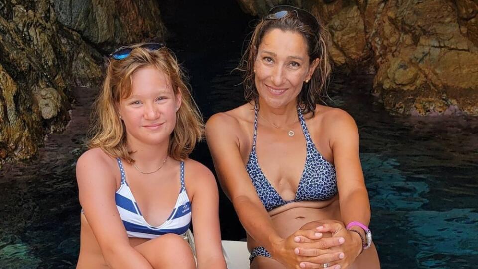 Mama s dcérou. Vyzerá to tak, že dcéra našej legendárnej plavkyne bude po vzore jej slávnej mamy úspešnou plavkyňou.