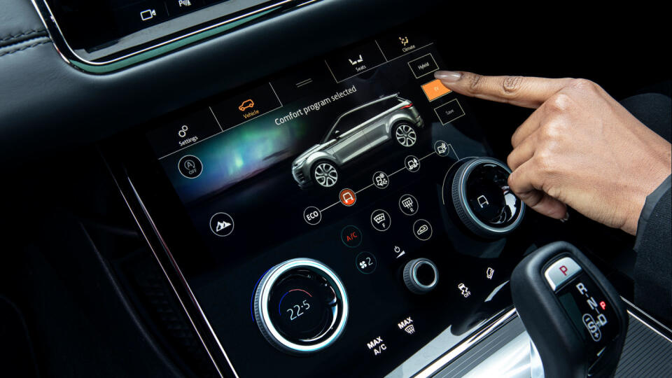 Range Rover Evoque P300e.