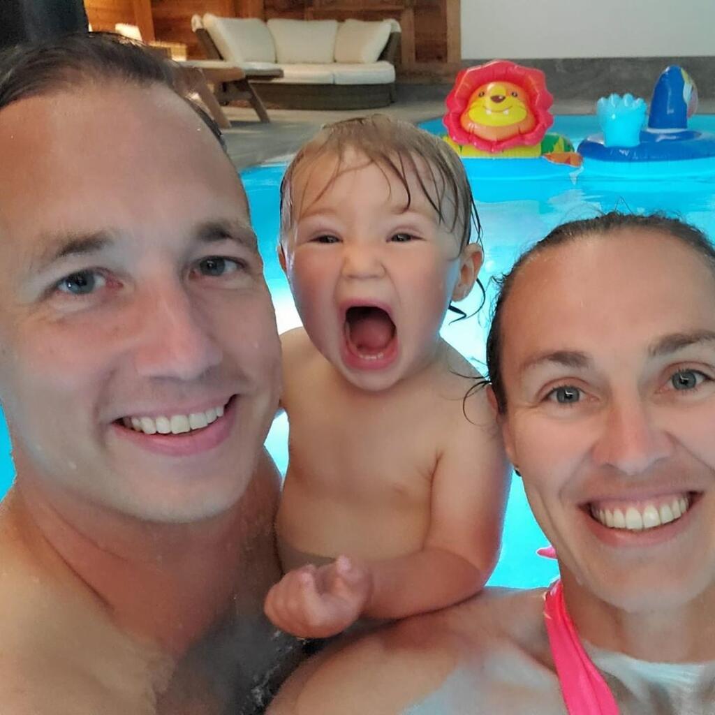 Martina Hingisová si užíva wellness s rodinkou.