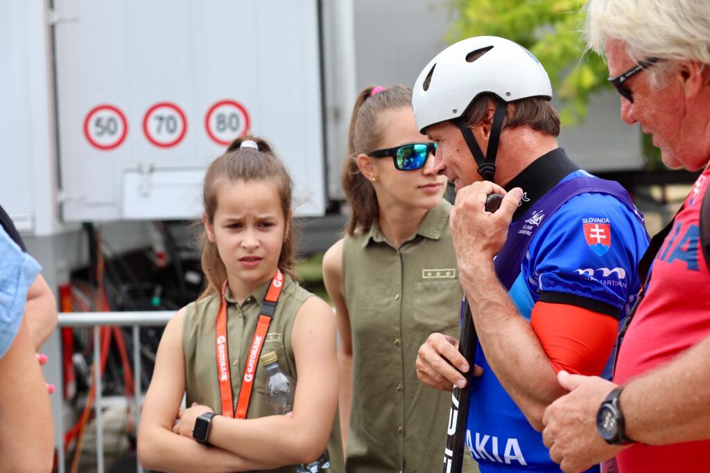 Nášmu veteránovi držali palce manželka Lenka s dcérami Tamarou a Emmou.