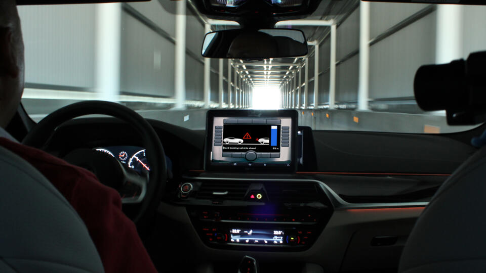 DEKRA Connected Car - výskum núdzového brzdenia