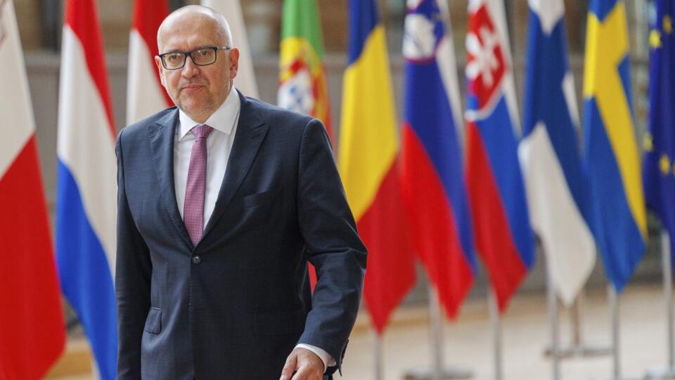KK35 Brusel - Český minister pre európske záležitosti Mikuláš Bek prichádza na zasadnutie Rady EÚ pre všeobecné záležitosti v Bruseli 23. mája 2022. FOTO TASR/AP
Czech European Affairs Minister Mikulas Bek arrives for the EU Ministers' General Affairs Council at the European Council building in Brussels, Monday, May 23, 2022. (AP Photo/Olivier Matthys)