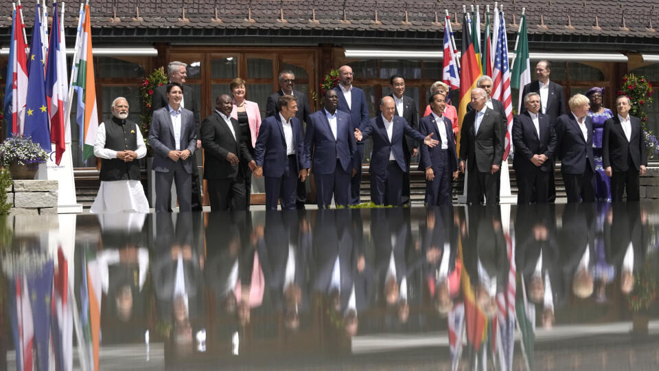 Lídri skupiny G7 a spoločná fotografia na zámku Elmau.