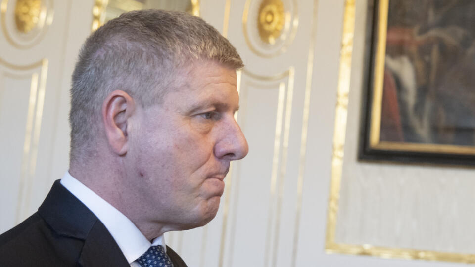 Na snímke dočasne poverený minister zdravotníctva SR Vladimír Lengvarský (nominant OĽaNO) čaká na prijatie u prezidentky SR Zuzany Čaputovej v Prezidentskom paláci 2. marca 2023 v Bratislave. FOTO TASR - Martin Baumann