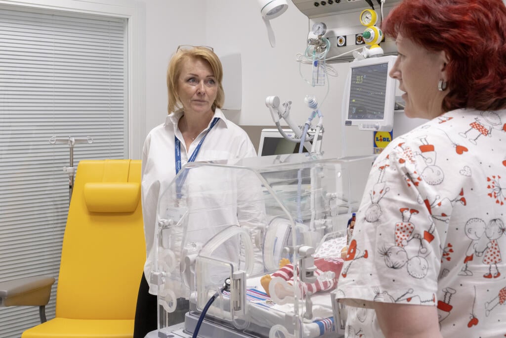 Tlačová konferencia pred oficiálnym otvorením pôrodnicko - gynekologického oddelenia Nemocnice Bory v Bratislave. Na snímke vľavo je Irena Dobišová, zastupujúca klinická líderka Neonatológie.