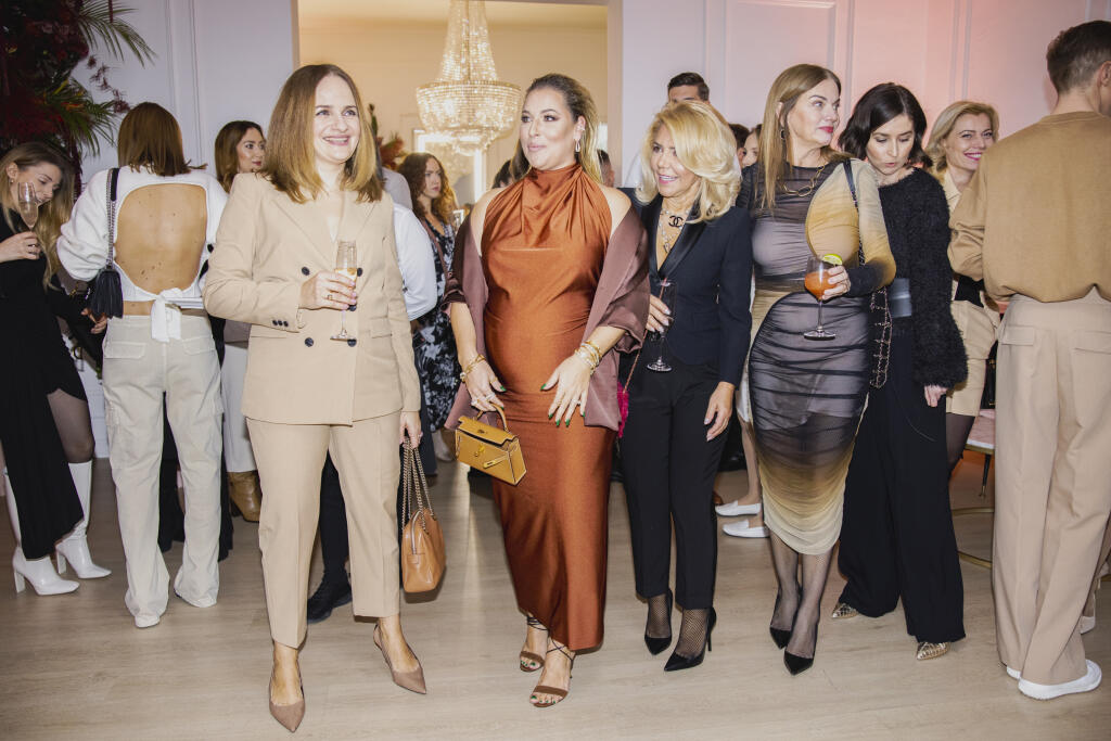 Na snímke Katarína Cibulková, Dominika Navara Cibulková, Monika Beňová a Zuzana Kubovčíková Šebová počas párty pri príležitosti piateho výročia založenia kliniky ENVY.