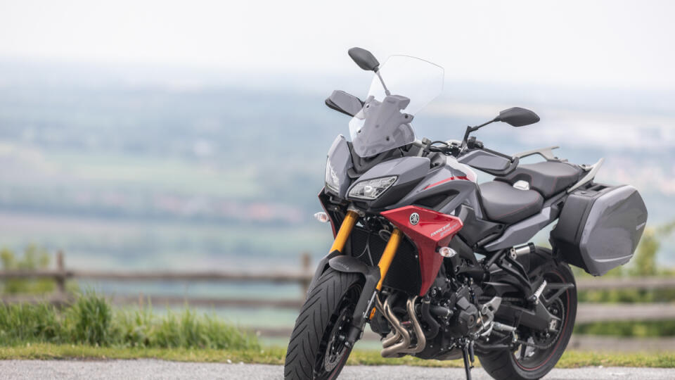 Kawasaki W800 Café/Hlavna : Motorky sa delia do mnohých kategórií, možno ani neviete, že jednou z nich je aj „café“...