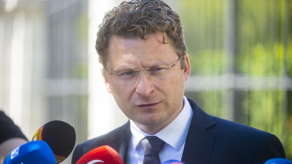 Na snímke predseda Lekárskeho odborového združenia (LOZ) Peter Visolajský počas tlačovej konferencie pred rokovaním zdravotníkov s premiérom SR Eduardom Hegerom 9. augusta 2022 v Bratislave. FOTO TASR - Jakub Kotian