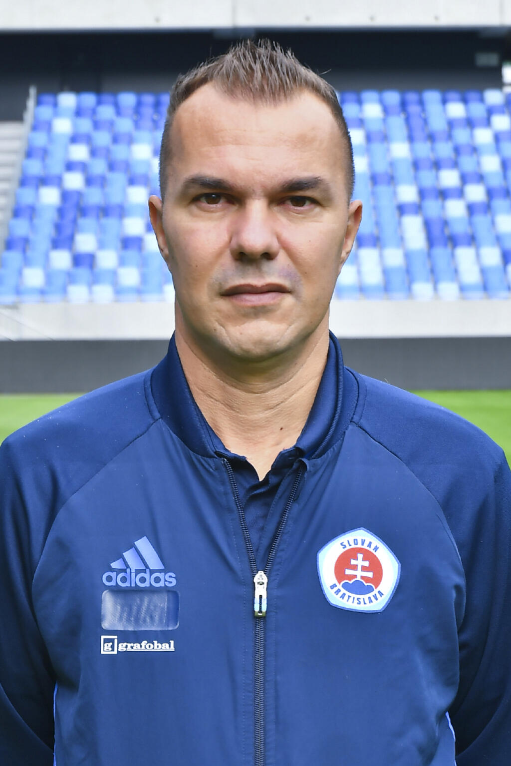 Slovenské futbalové osobnosti sme sa pýtali, či má tréner Štefan Tarkovič zotrvať na reprezentačnej lavičke, alebo naopak by ho mal nahradiť niekto iný.