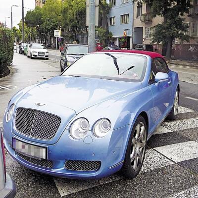 Nebuďte ako vodič tohto Bentley: 5 zásad šoférskej etikety