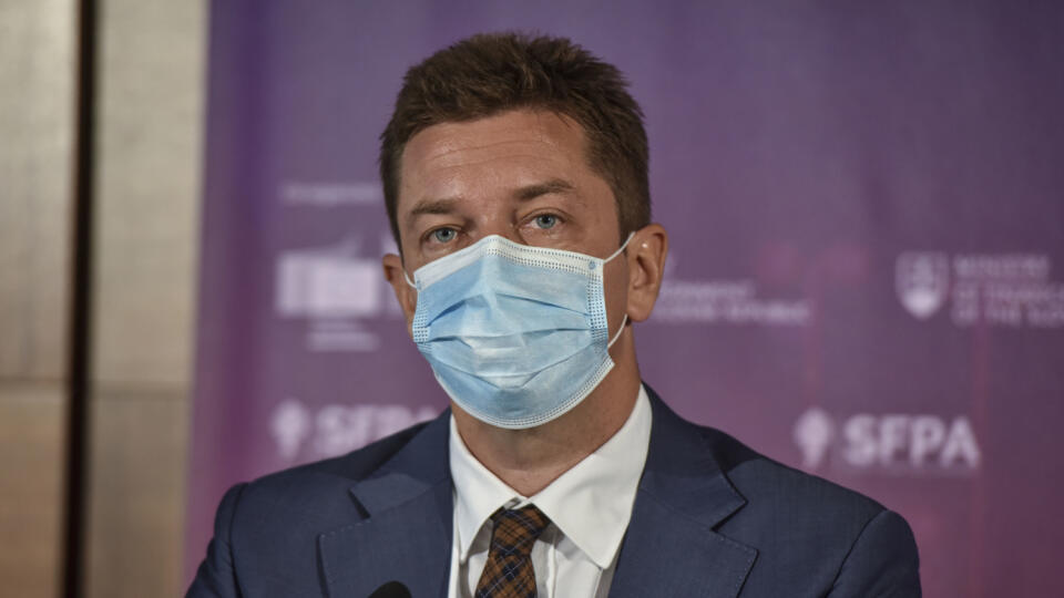 Na snímke minister dopravy a výstavby SR Andrej Doležal (nominant Sme rodina) počas tlačovej konferencie v rámci 14. ročníka Stredoeurópskej energetickej konferencie 28. septembra 2020 v Bratislave. FOTO TASR - Pavol Zachar
