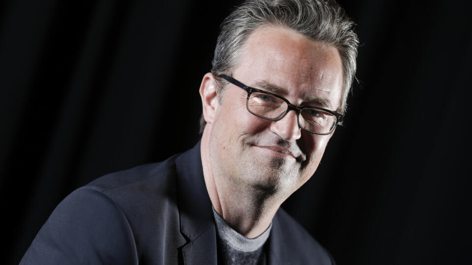 Na archívnej snímke zo 17. februára 2015 herec Matthew Perry pózuje pre portrét v New Yorku.