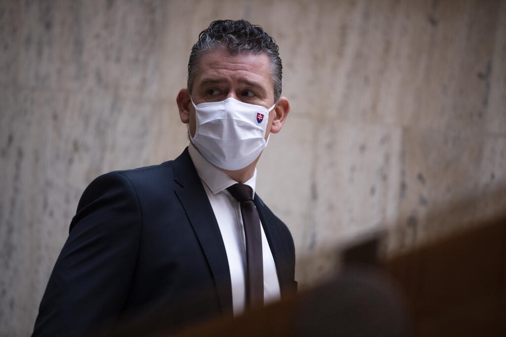 Na snímke minister vnútra SR Roman Mikulec (OĽaNO) prichádza na 66. rokovanie vlády SR v Bratislave 13. januára 2021. FOTO TASR - Jaroslav Novák