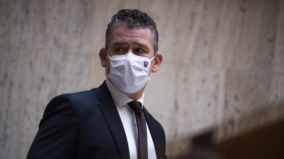 Na snímke minister vnútra SR Roman Mikulec (OĽaNO) prichádza na 66. rokovanie vlády SR v Bratislave 13. januára 2021. FOTO TASR - Jaroslav Novák