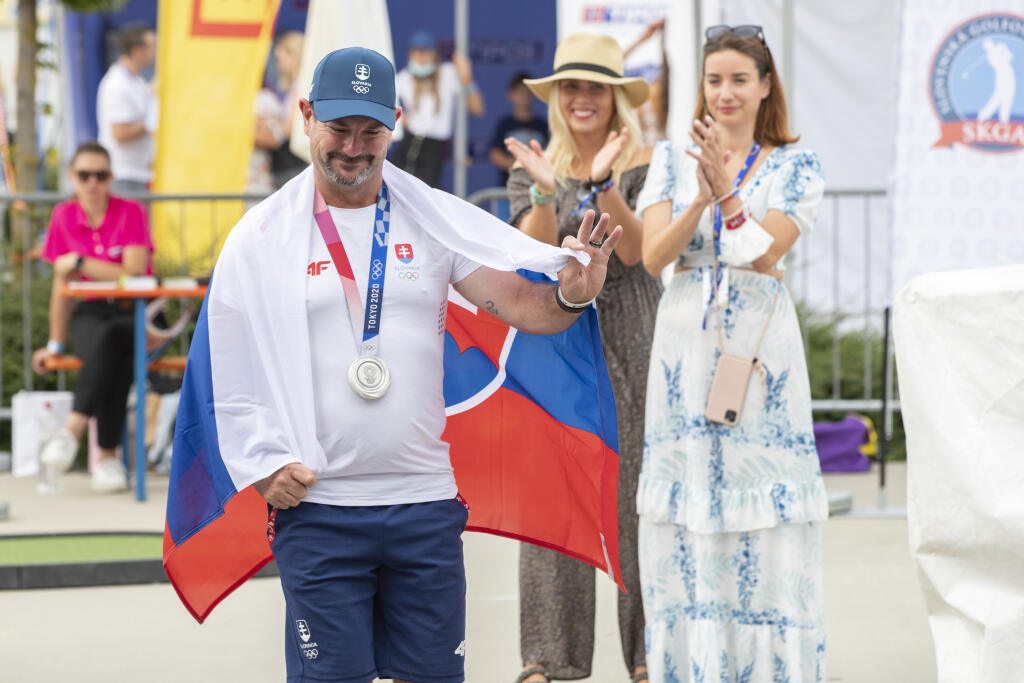 Autogramiáda slovenských olympionikov po návrate z japonského Tokia v X-Bionic Šamorín. Golfista Rory Sabbatini tesne pred príchodom na pódium.