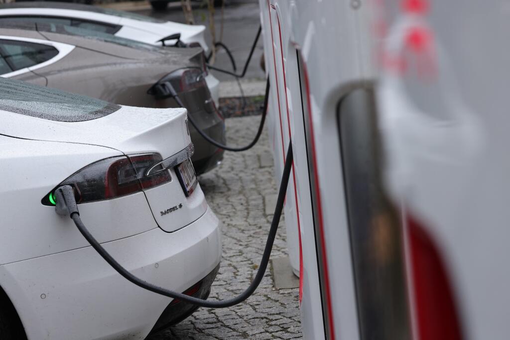 Tesla nabíjacia stanica
