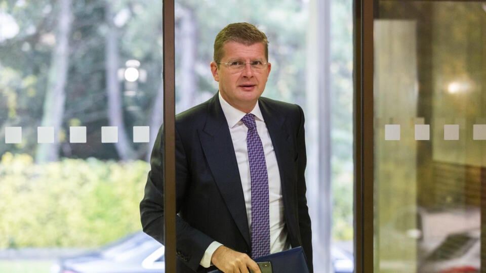 Na snímke minister hospodárstva SR Peter Žiga prichádza na 182. schôdzu vlády SR v Bratislave 13. novembra 2019. FOTO TASR – Jaroslav Novák