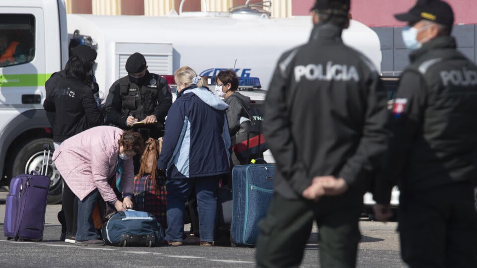 Na začiatku pandémie museli opatrovateľky po prekročení hraníc dva týždne zotrvať v štátnej karanténe.