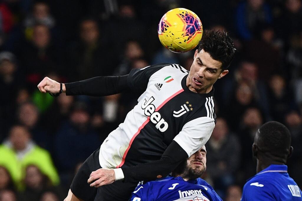 Cristiano Ronaldo sa dal zo Španielska na odchod do Talianska, kde oblieka čierno-biely dres turínskeho Juventusu. V Španielsku chýba, a nie len Messimu.