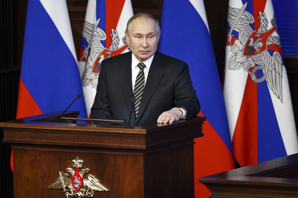 KK1 Moskva - Ruský prezident Vladimir Putin hovorí v príhovore na zasadnutí kolégia ruského ministerstva obrany 21. decembra 2021 v Moskve. Ruský prezident Vladimir Putin označil rozširovanie NATO na východ za 