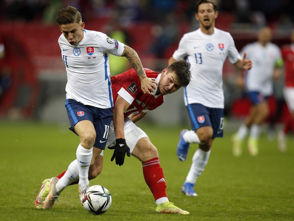 Hoci si hráči vedia vytvoriť viacero sľubných šancí, góly z nich však žiaľ nepadajú.
