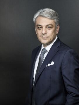 Luca de Meo: Podiel elektromobilov v EÚ rastie, no nabíjačky pribúdajú pomaly