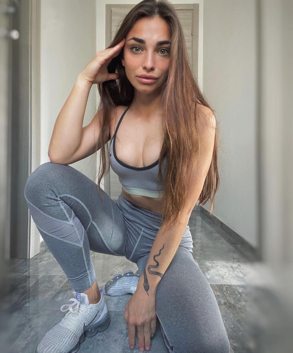 Sophia je fitneska, ktorá sa o svoje telo stará.