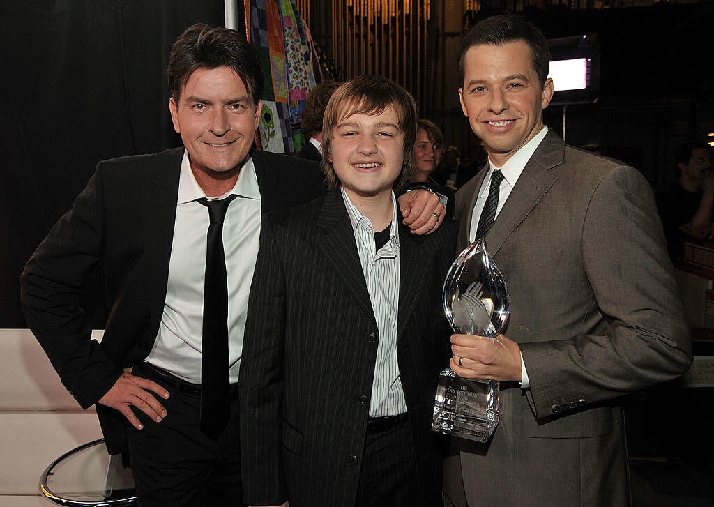LOS ANGELES, CA - JANUARY 07: ***EXCLUSIVE*** Actors Charlie Sheen, Angus T. Jones, and Jon Cryer pose backstage during the 35th Annual People's Choice Awards held at the Shrine Auditorium on January 7, 2009 in Los Angeles, California. (Photo by Frazer Harrison/Getty Images for PCA)