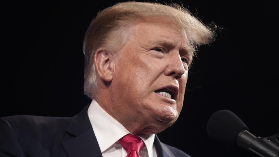 WA 15 archív Dallas - Na archívnej snímke z 11. júla 2021 americký exprezident Donald Trump vystupuje na Konferencii konzervatívnej politickej akcie (CPAC) v Dallase. Americké ministerstvo spravodlivosti v piatok 30. júla 2021 nariadilo Federálnej daňovej správe (IRS), aby daňové priznania bývalého prezidenta USA Donalda Trumpa odovzdala výboru Snemovne reprezentantov pre finančnú legislatívu. FOTO TASR/AP
FILE - In this July 11, 2021, file photo former president Donald Trump speaks at the C