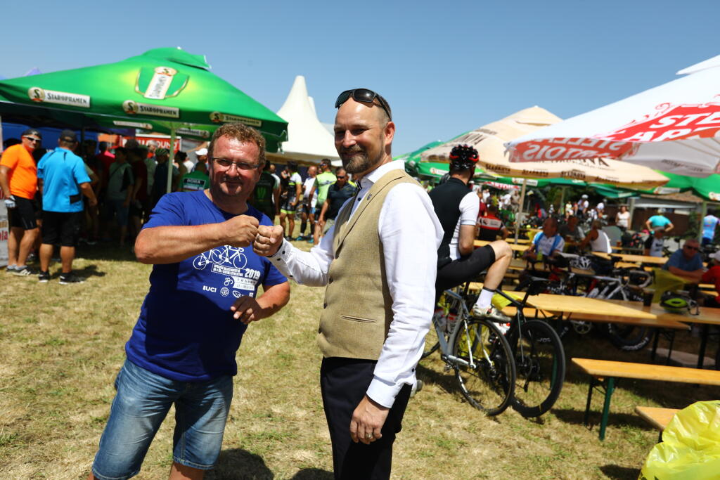 Na Sagana a ďalších cyklistov sa prišiel pozrieť aj trnavský župan Jozef Viskupič.